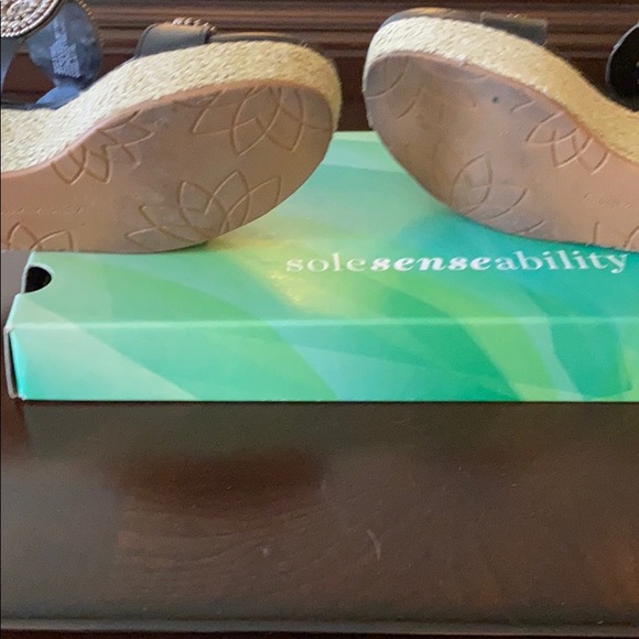Sole senseability sandals 9M - Picture 3 of 5